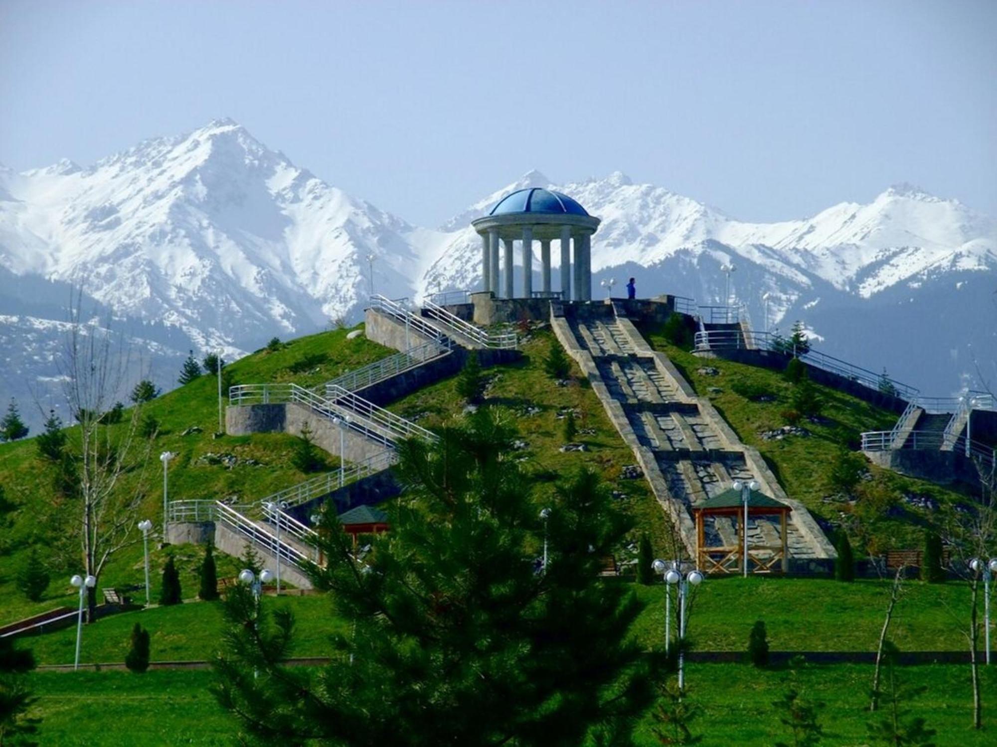 Апартаменты На Улице Розыбакиева, 275-2 Alma-Ata Buitenkant foto